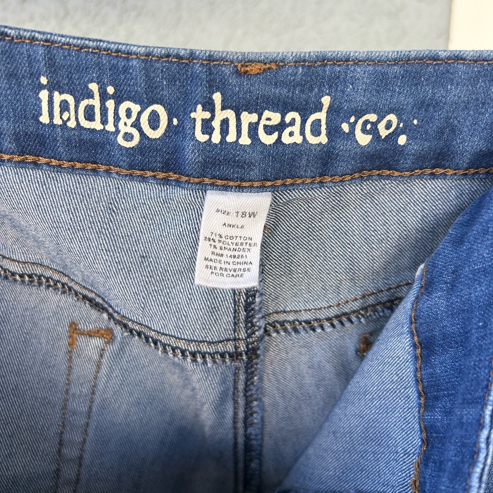 Indigo Thread Patchwork Denim Cropped Jeans Size 18W Frayed Hem Stretchy Boho - Picture 3 of 3